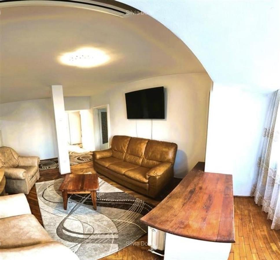 Apartament spatios cu 4 camere - renovat- decomandat - zona Unirii - 2