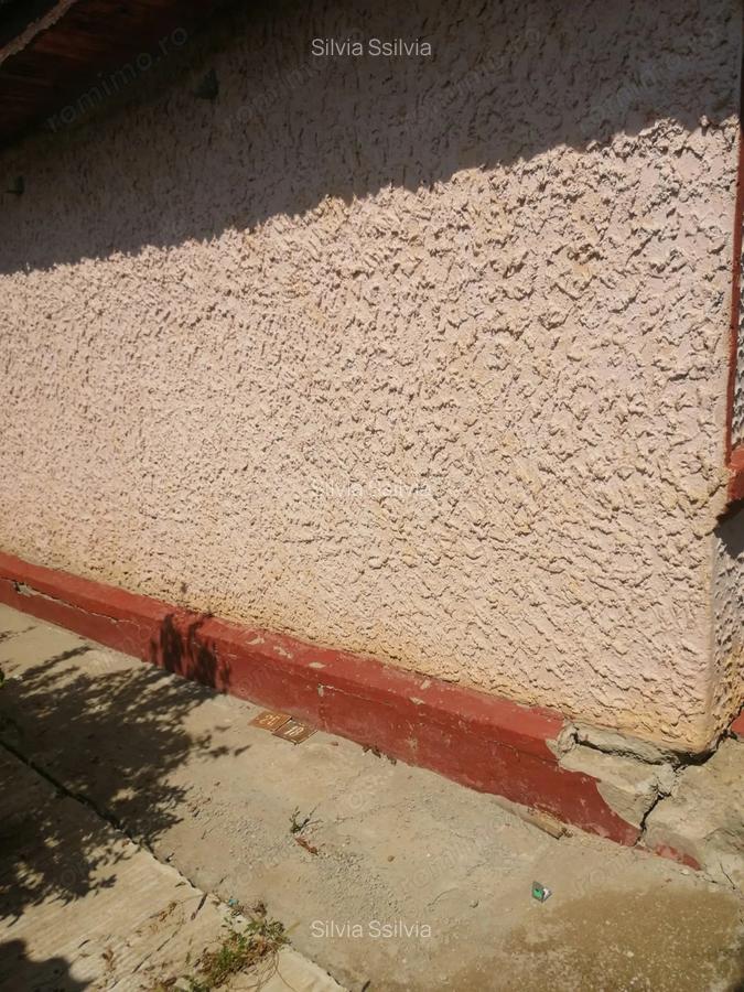 Teren intravilan de vanzare pe care se afla o casa batraneasca - 12