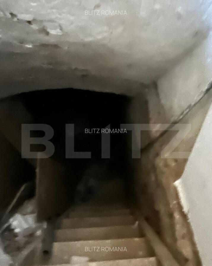 Casa cu curte comuna 2 ap. separate, zona Pia?a Abato - 11 Casa cu curte comuna 2 ap. separate, zona Pia?a Abato - 11