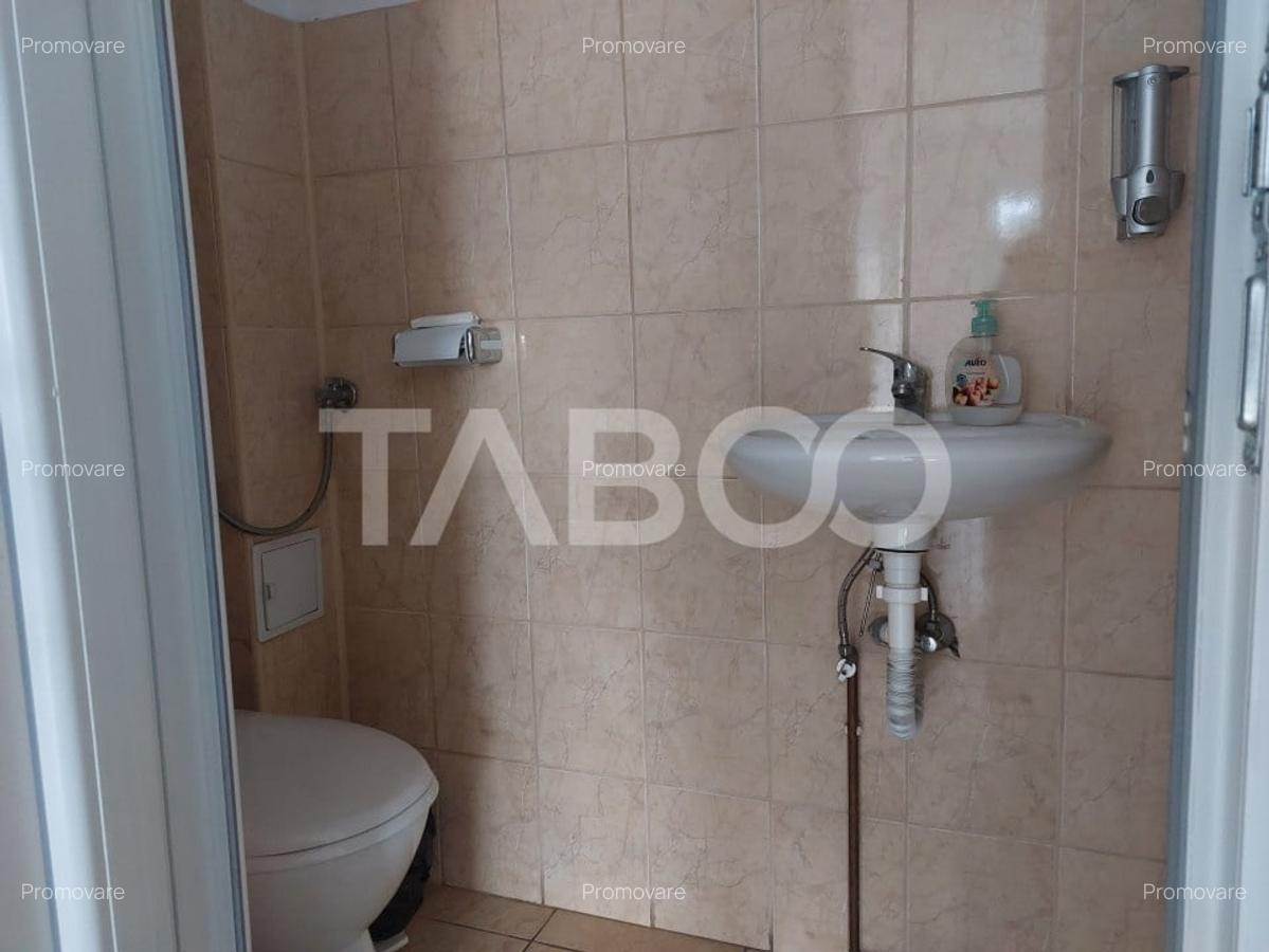 Cabinet medical de vanzare 3 camere 50 mp mobilat central Cisnadie - 8