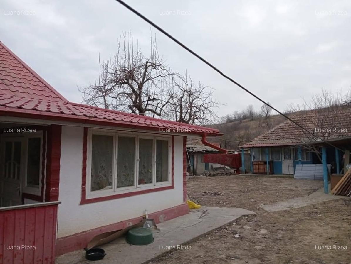 Casă la țară cu anexă și beci - 6