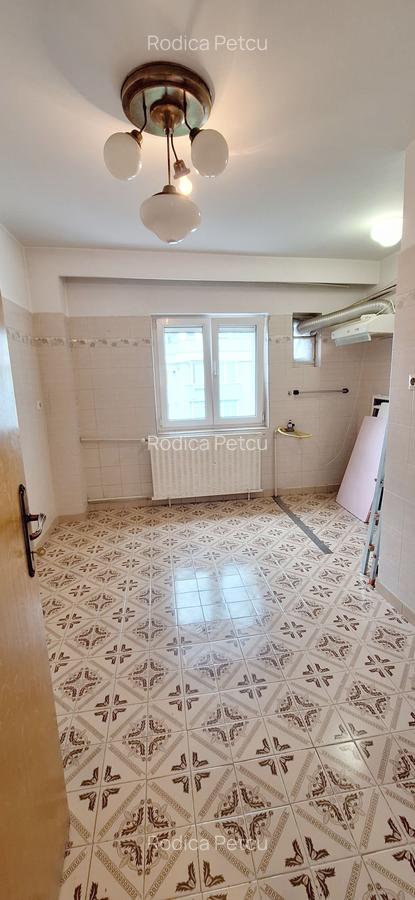 Apartament cu 4 camere decomandat în Herăstrău - 11