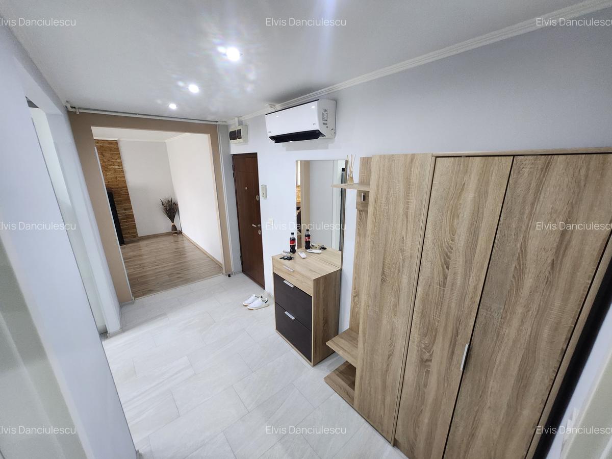 2 Cam-Aradului-3 Min Iulius Town--Mobilat-Centrala-Balcon--Aer conditionat-56 MP - 18