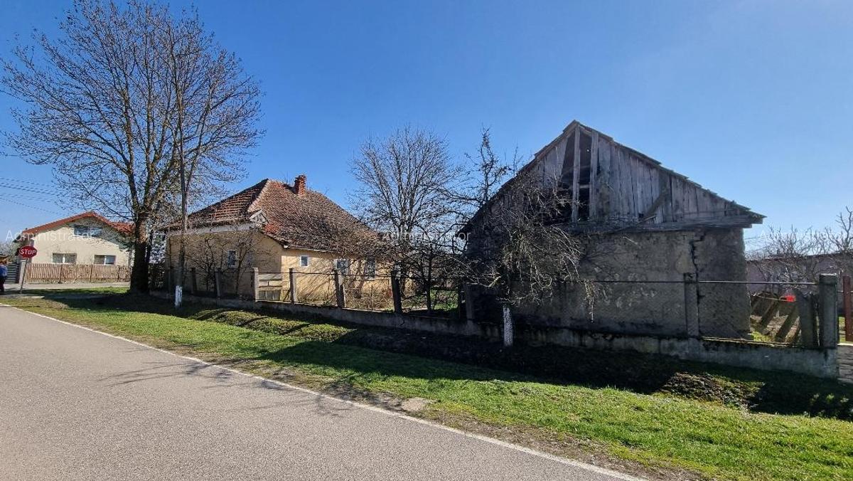 Casa veche cu teren 1440 mp in Lazuri front la 2 strazi - 4