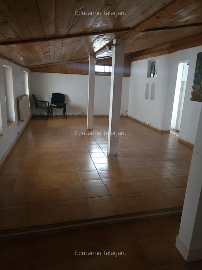 Casa tip vila mansardata, centrala si curte proprie, loc de parcare, 8min metrou - 2