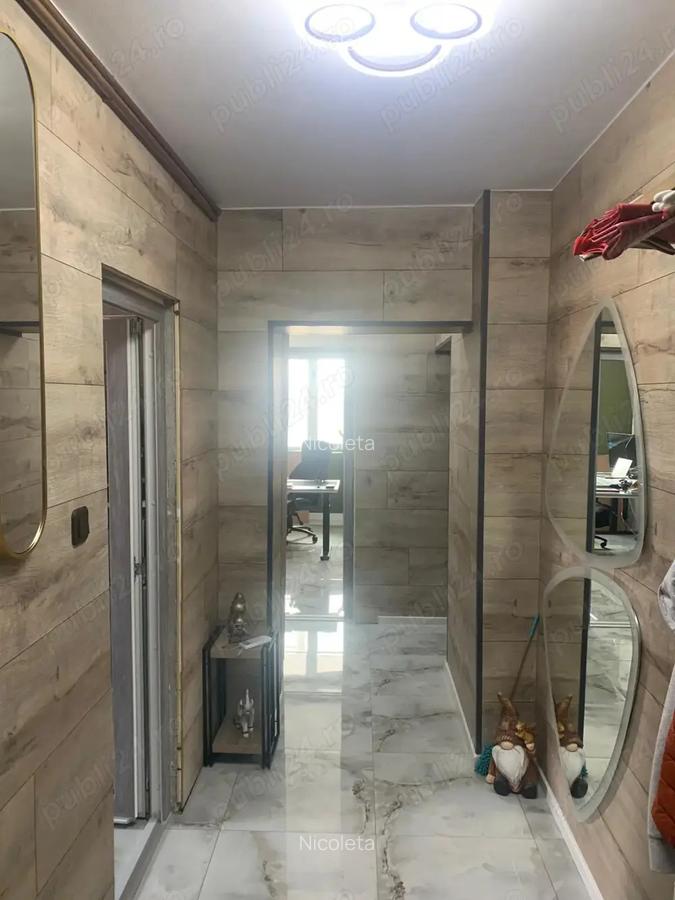 Vand apartament ultra central 4 camere - recent renovat modern - 1