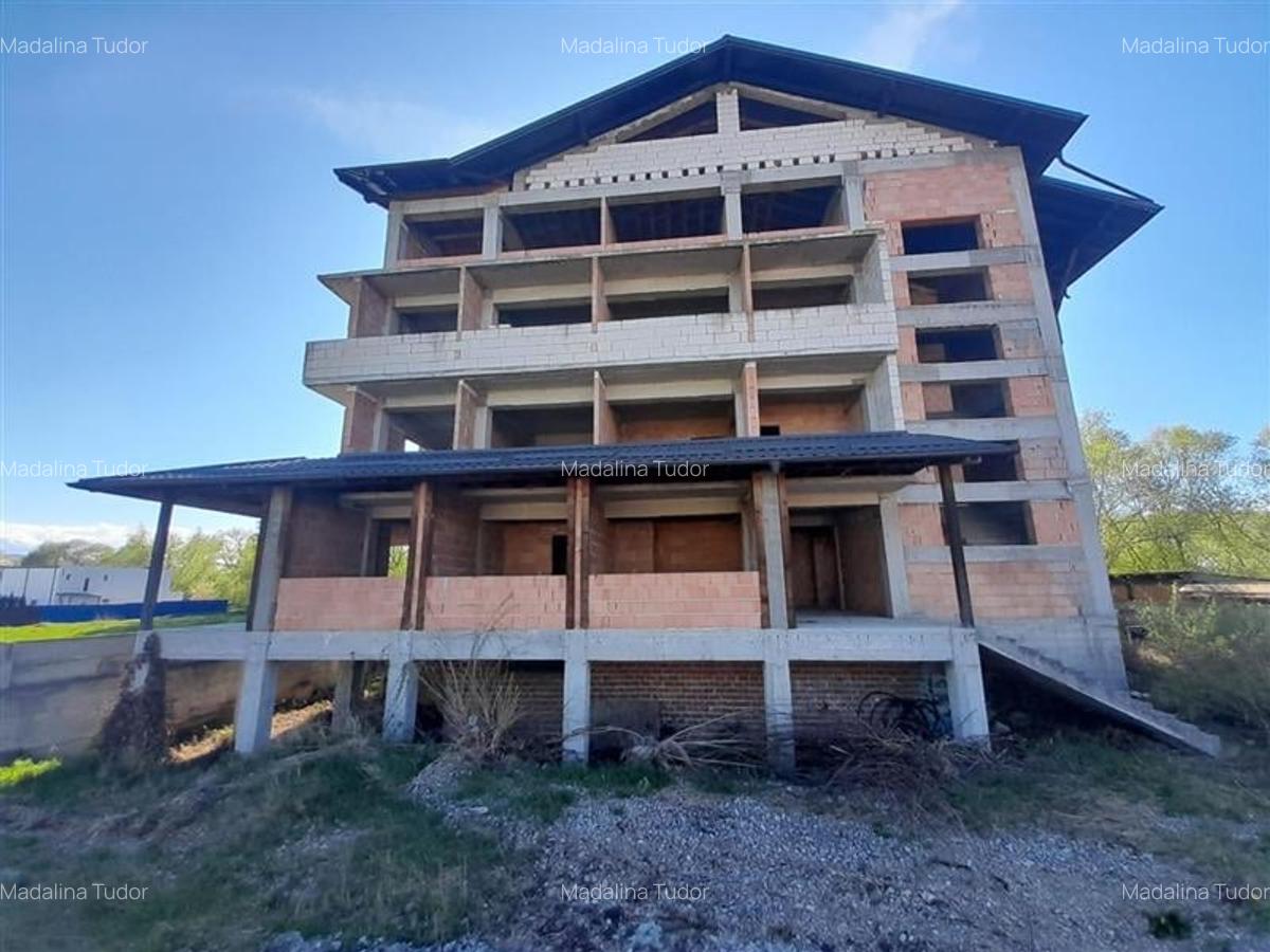 Hotel/Pensiune, 2300 mp în Stupini - 1
