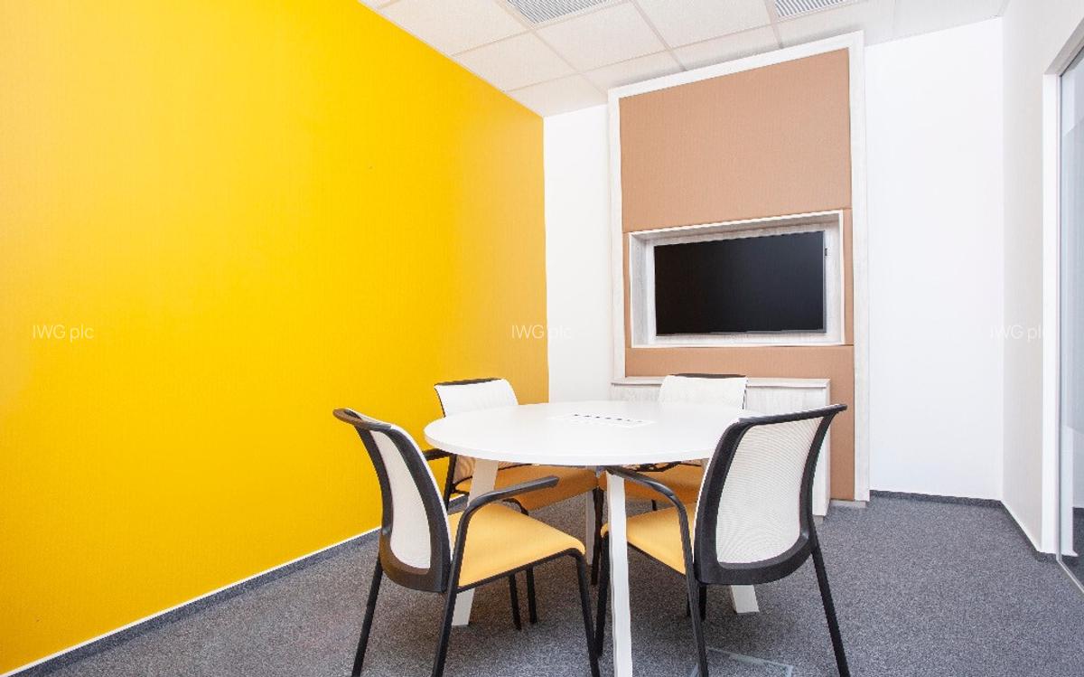 Spa?iu de birou privat pentru 5 persoane in Regus Sun Business Centre - 1
