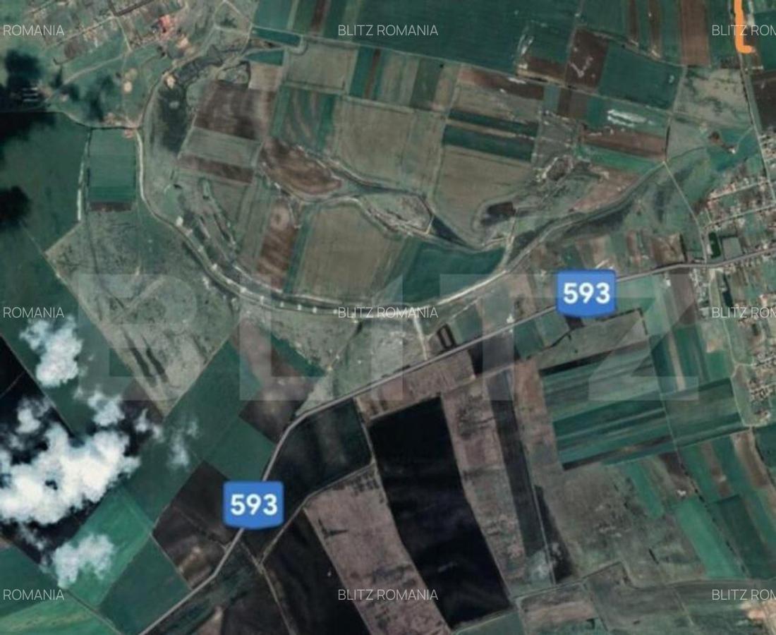 Teren arabil, 25 ha, Giulvaz-Foeni, front stradal 280 ml - 2