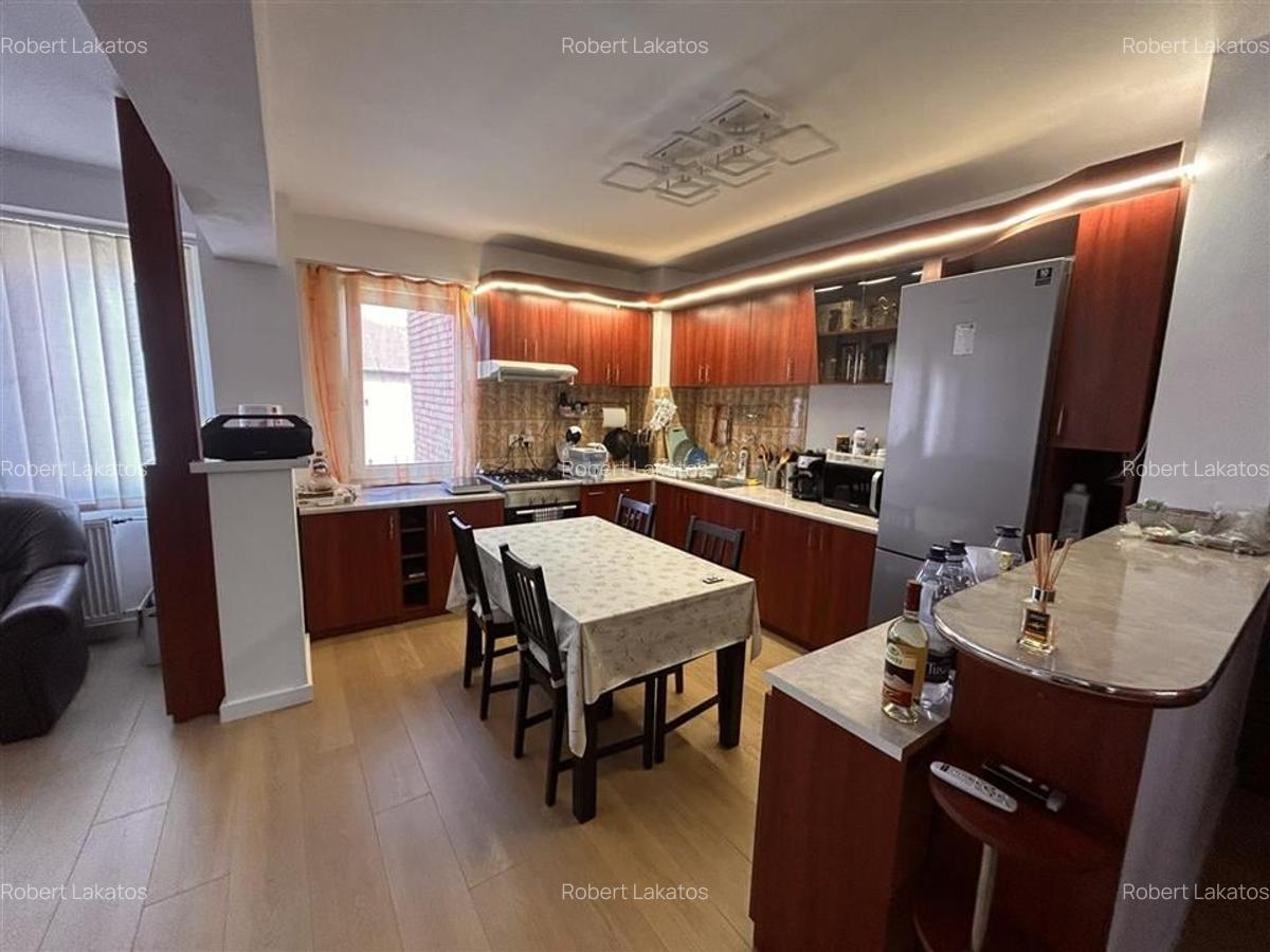 Apartament cu 3 camere decomandat în Rogerius - 17