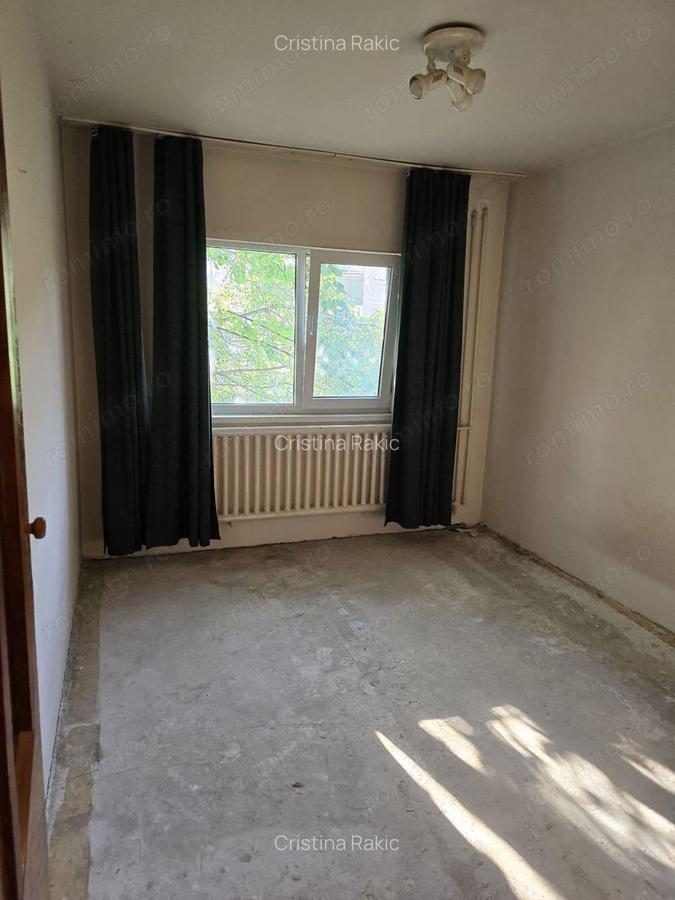 3 cam decomandat 2 bai 2 balcoane etaj 3 zona Soarelui - 9
