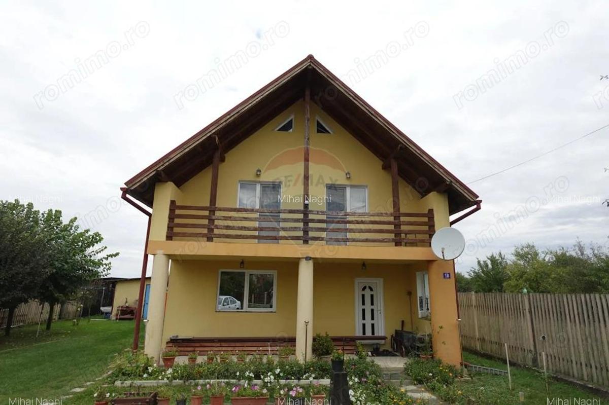 Casa / Vila cu 4 camere de vanzare Catalina - 1