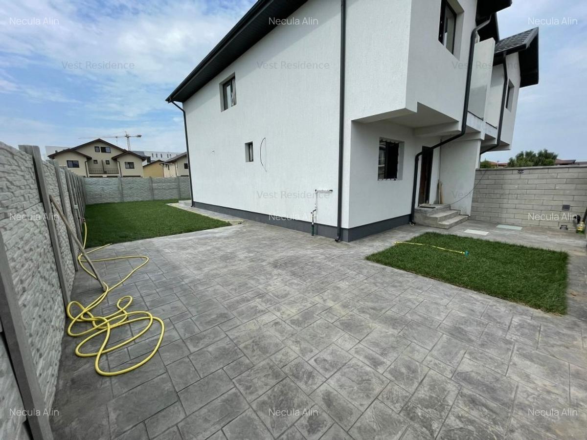 Duplex cu 4 camere si mansarda. Curte 250 mp. Comision 0 - 1
