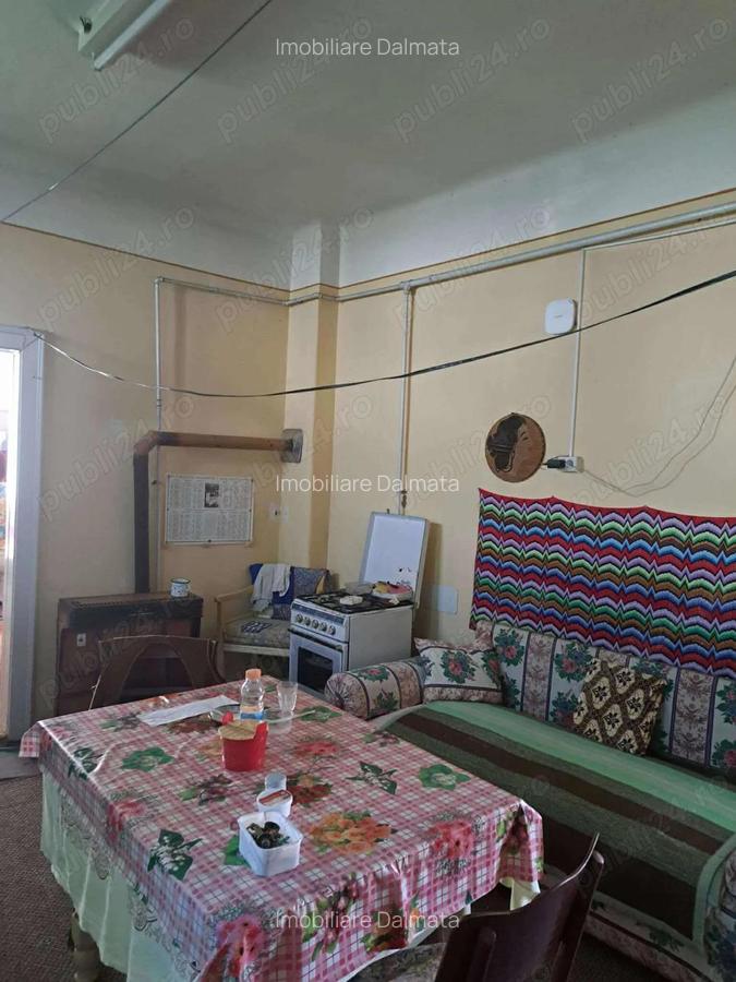 Casa de vanzare cu 2 camere , langa Liceul Economic , 110.000 euro neg - 8 Casa de vanzare cu 2 camere , langa Liceul Economic , 110.000 euro neg - 8