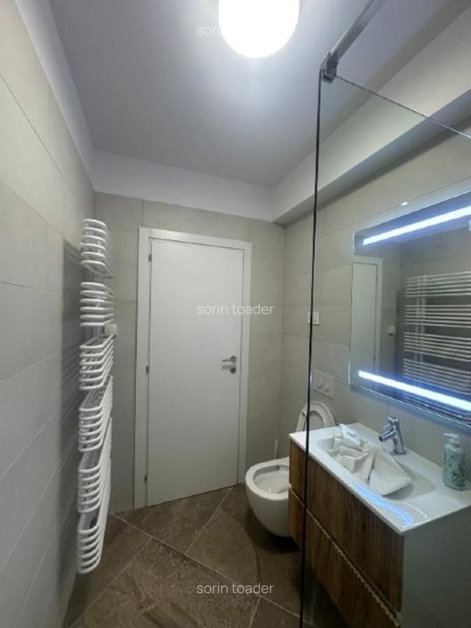 Vand apartament proaspat renovat , finisaje lux - 15