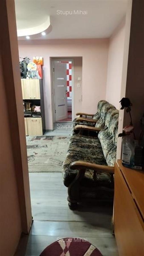 Apartament 2 camere, etaj 2, mobilat, zona Ura - 10