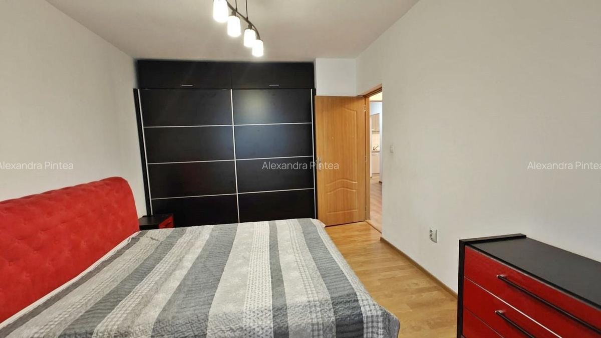 Apartament 3 camere, etaj 3, decomandat, 2 baie, Plopilor - 11