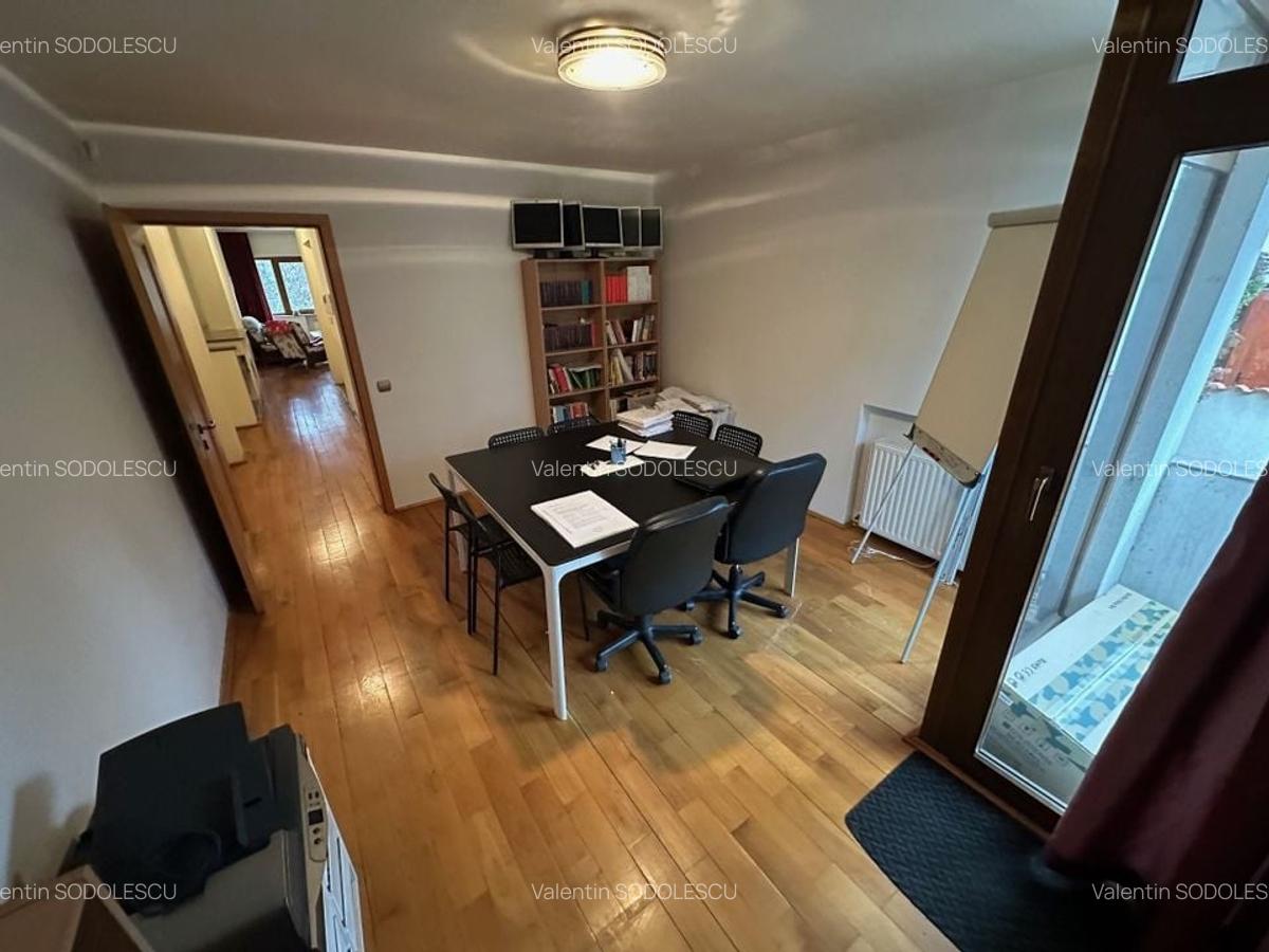 Casă / Vilă cu 6 camere în zona  Calea Aradului - 20