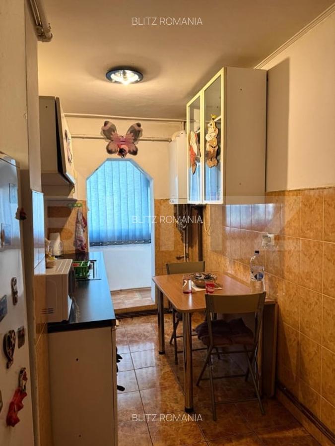 Apartament de vanzare, cu 2 camere, decomandat, zona Bartolomeu - 3