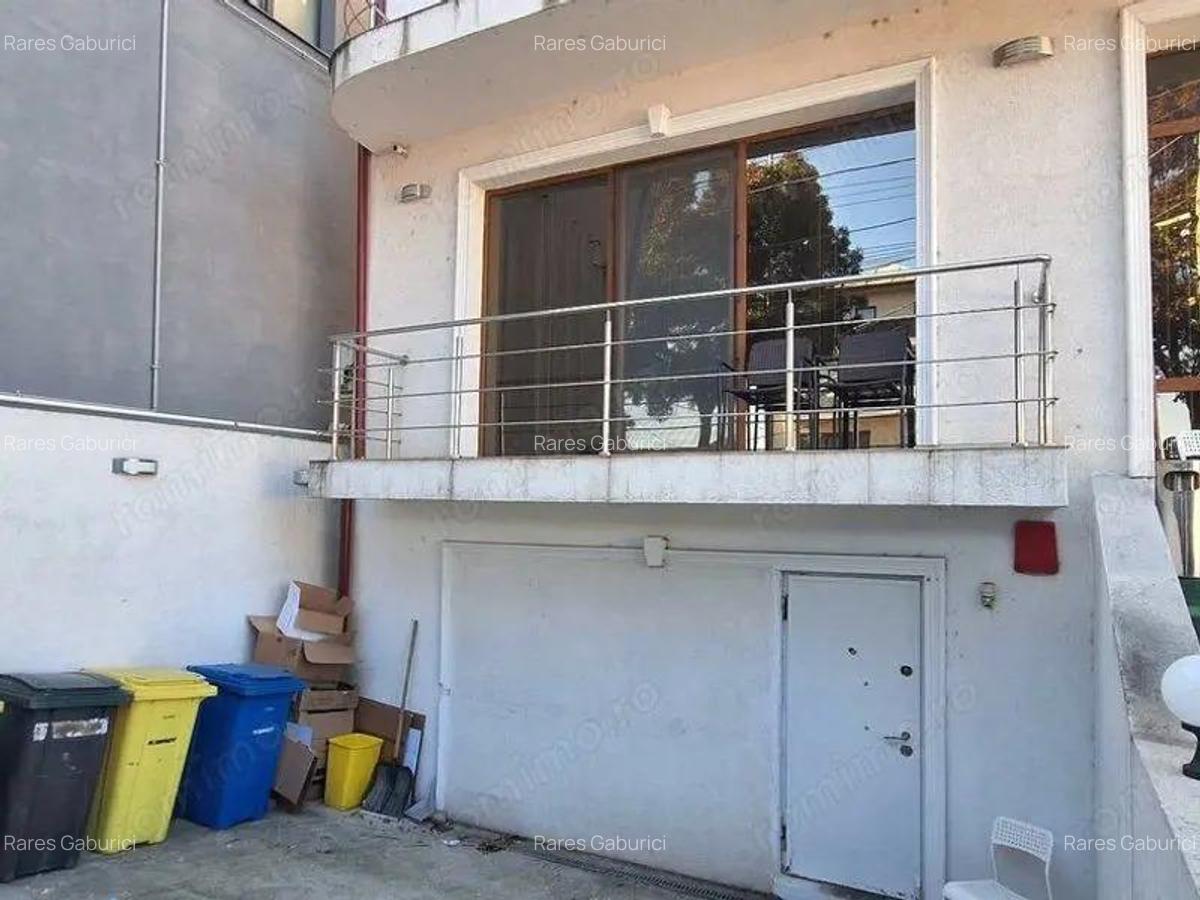 Casa / Vila cu 8 camere de vanzare - 3