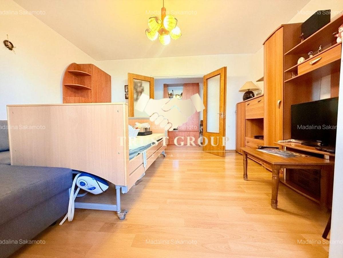 Apartament cu 4 camere decomandat în P-ța Victoriei - 2