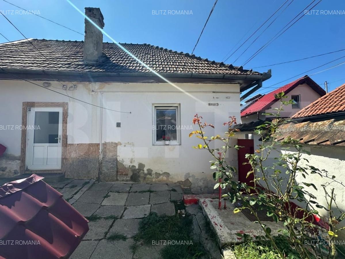 Casa individuala de vanzare, cu anexa si curte, zona Schei - 2