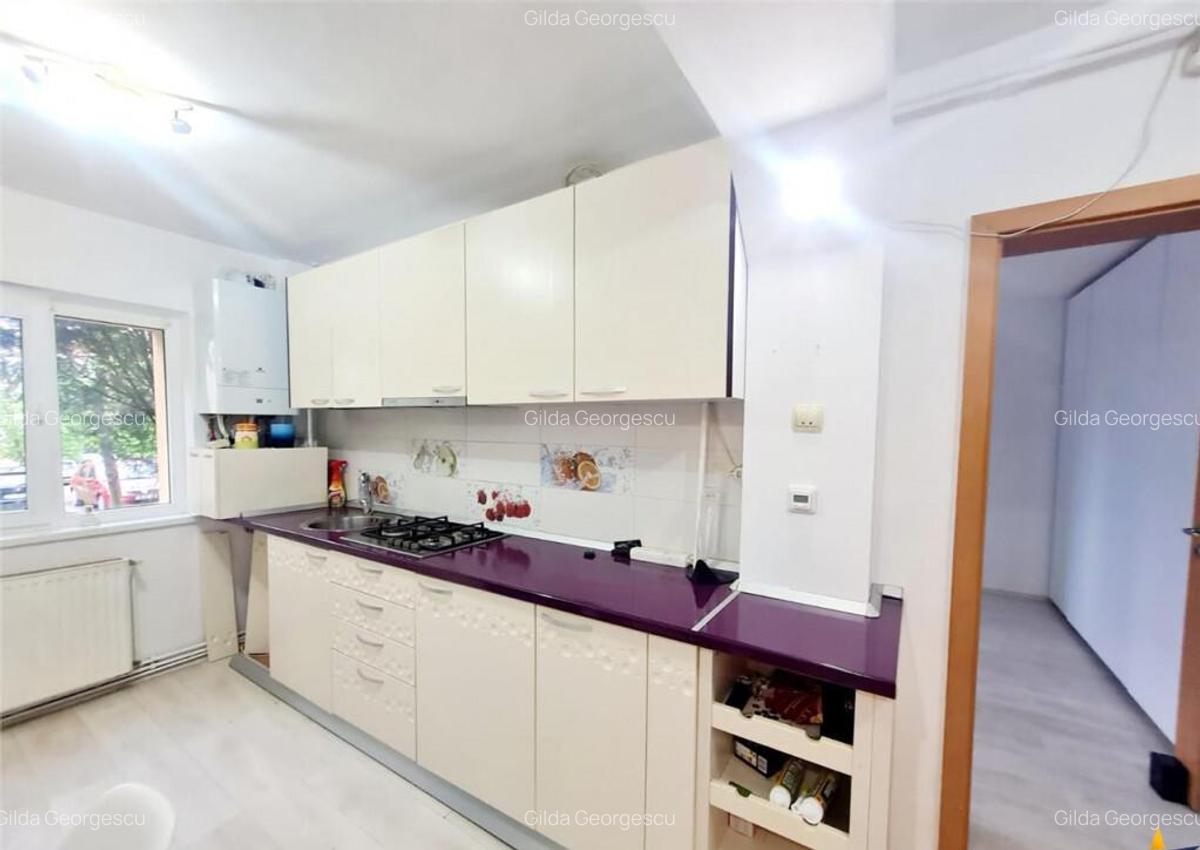 Apartament decomandat, suprafata generoasa, cu boxa si loc d - 6