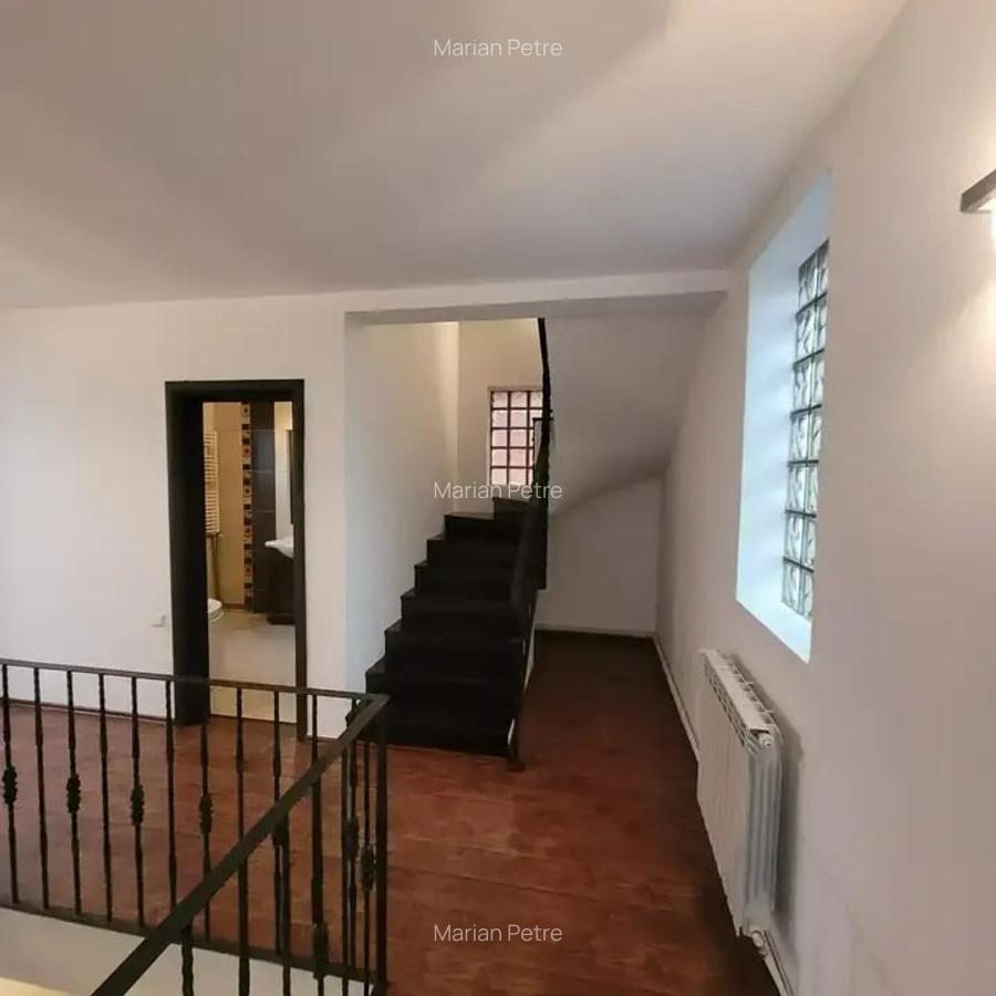 Casă cu 4 camere în Barbu Văcărescu - 12