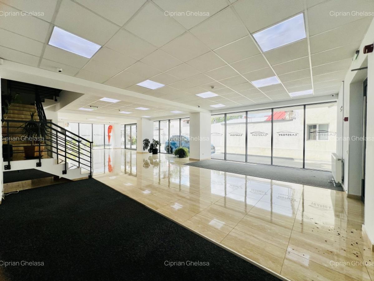 Spatiu comercial central, cu curte proprie si parcari subterane - 7
