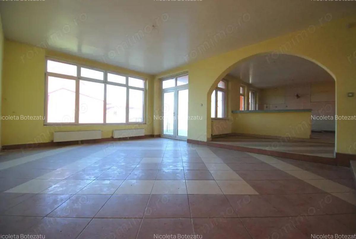 Casa cu o arhitectura deosebita si teren generos in zona Mehala - 3