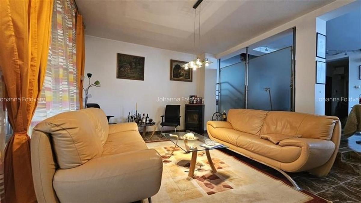 Casă cu 8 camere în Central - 1