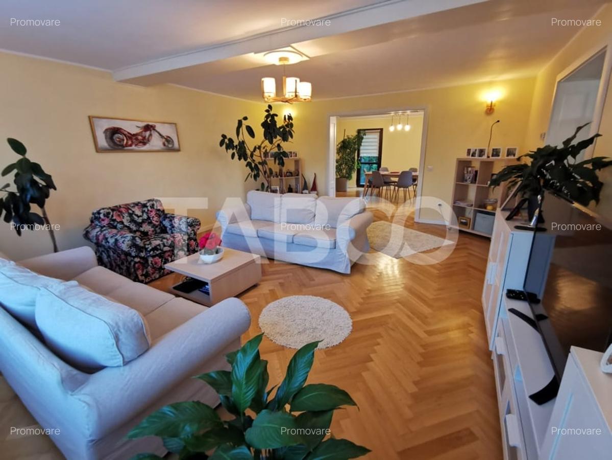 Casa de vanzare cu 4 camere decomandate si garaj in Cisnadie - 2