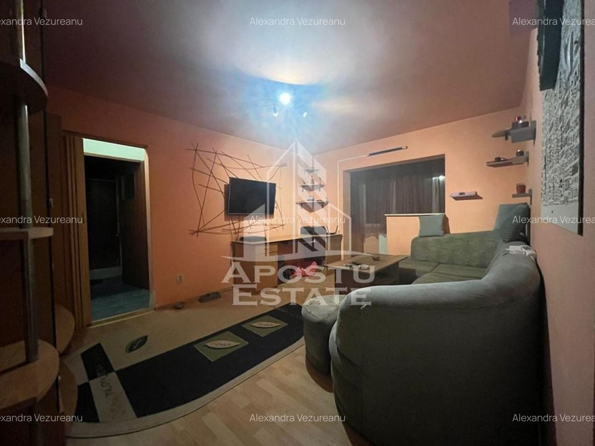 Apartament cu 2 camere, semidecomandat, etaj intermediar - 3
