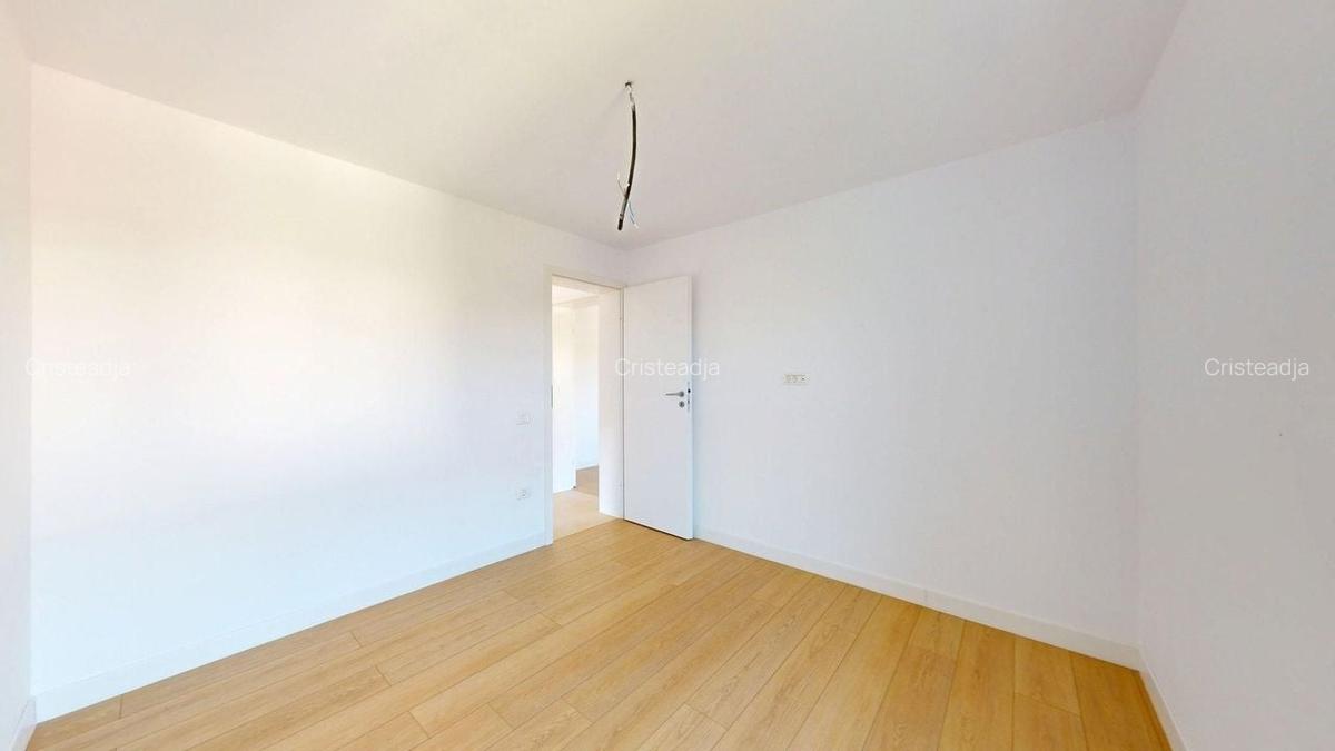 CASA DE LANGA PADURE, Clinceni str. Mierlei 73J - 11