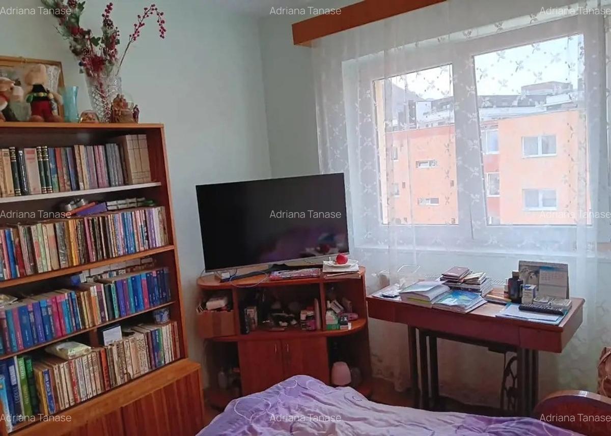 Apartament cu 3 camere semidecomandat în Cetatea - 5