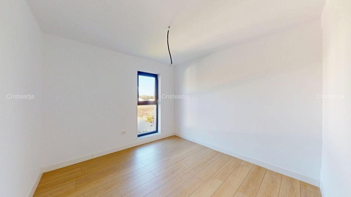 CASA DE LANGA PADURE, Clinceni str. Mierlei 73J - 12