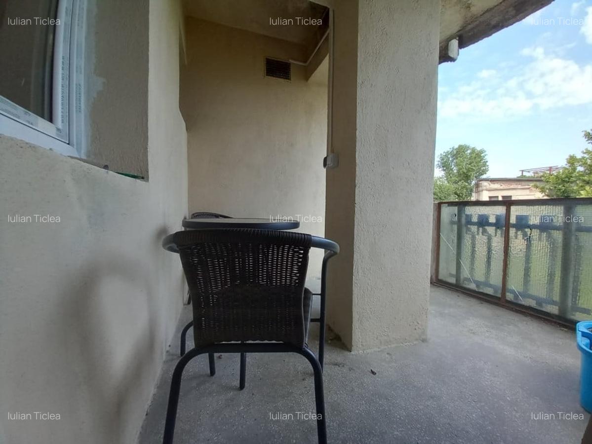 Garsoniera decomandata in bloc mixt , etaj 3, libera , Matei Basarab -central - 11