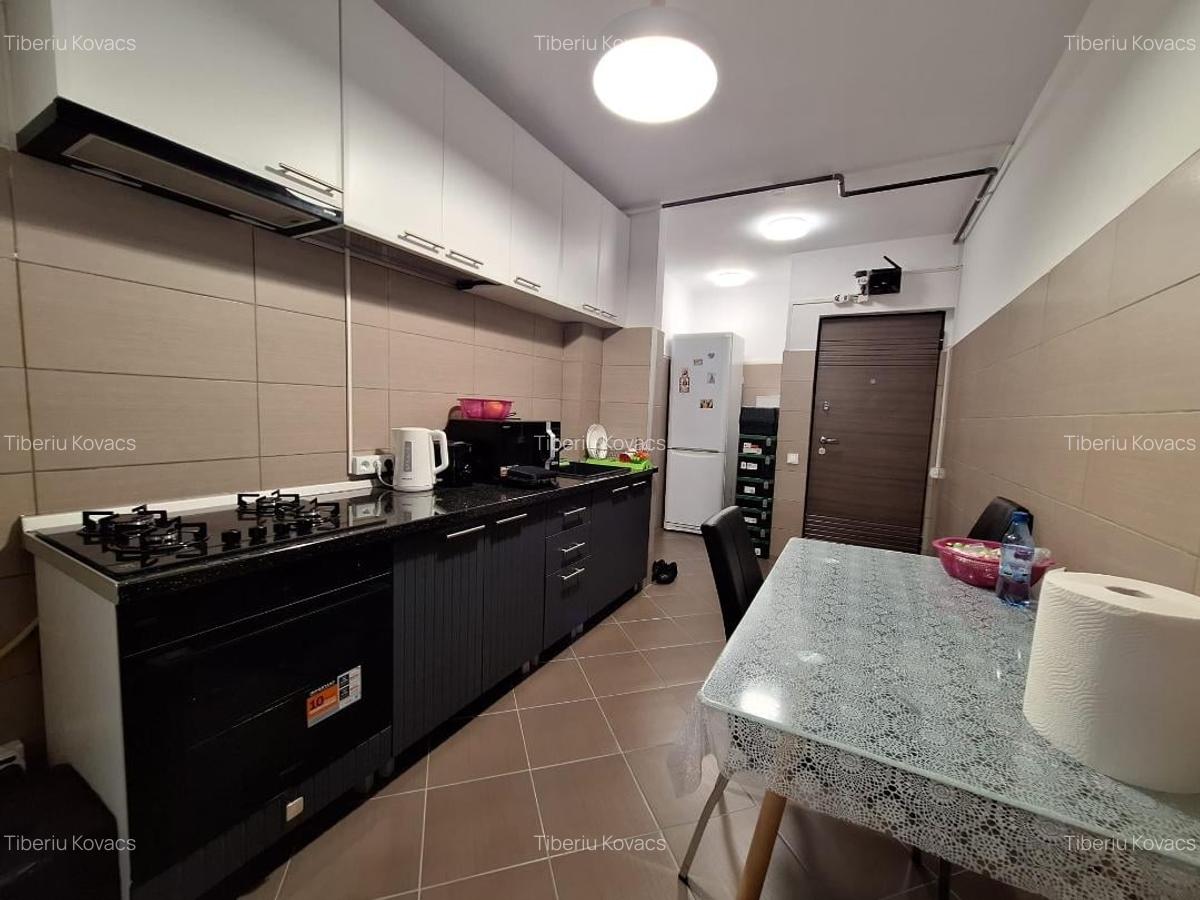 Apartament cu 2 camere semidecomandat în Tractorul - 8