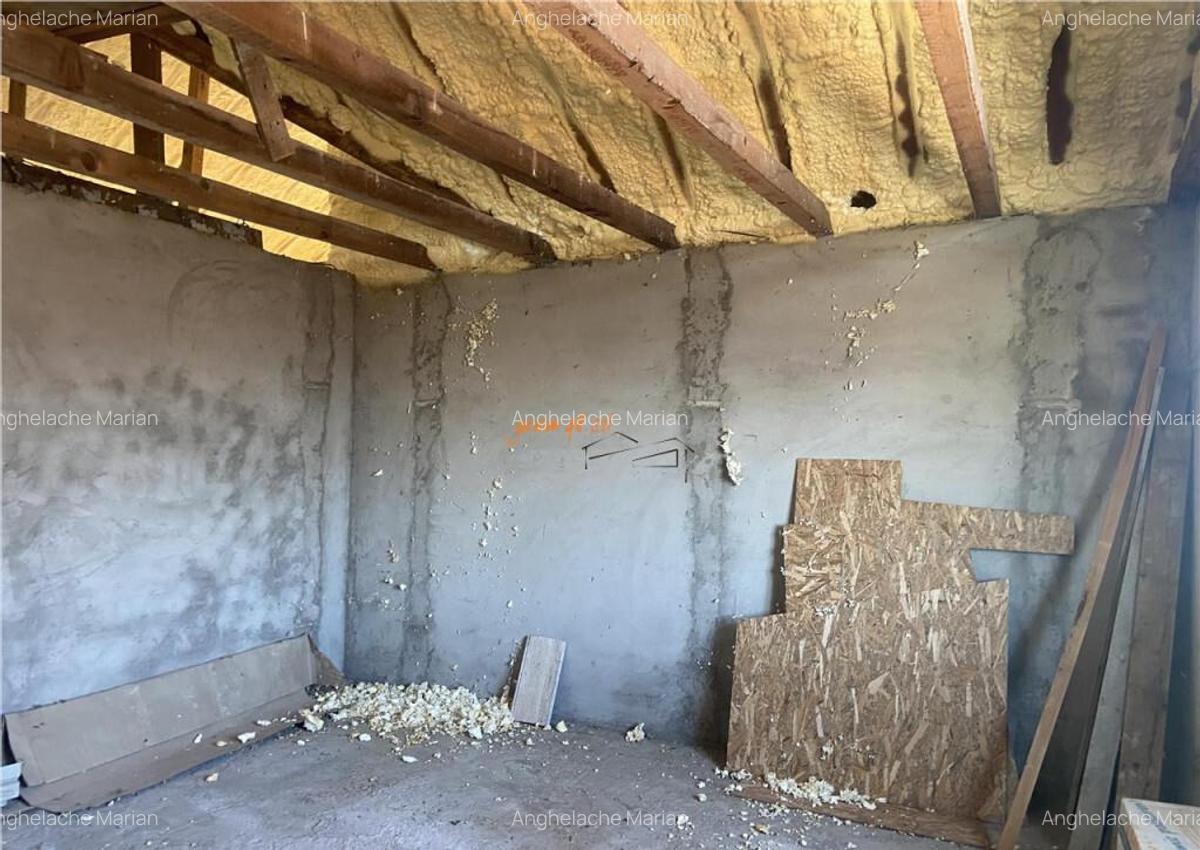 Casa de in sat Botarlau , parter si mansarda cu suprafata - 9