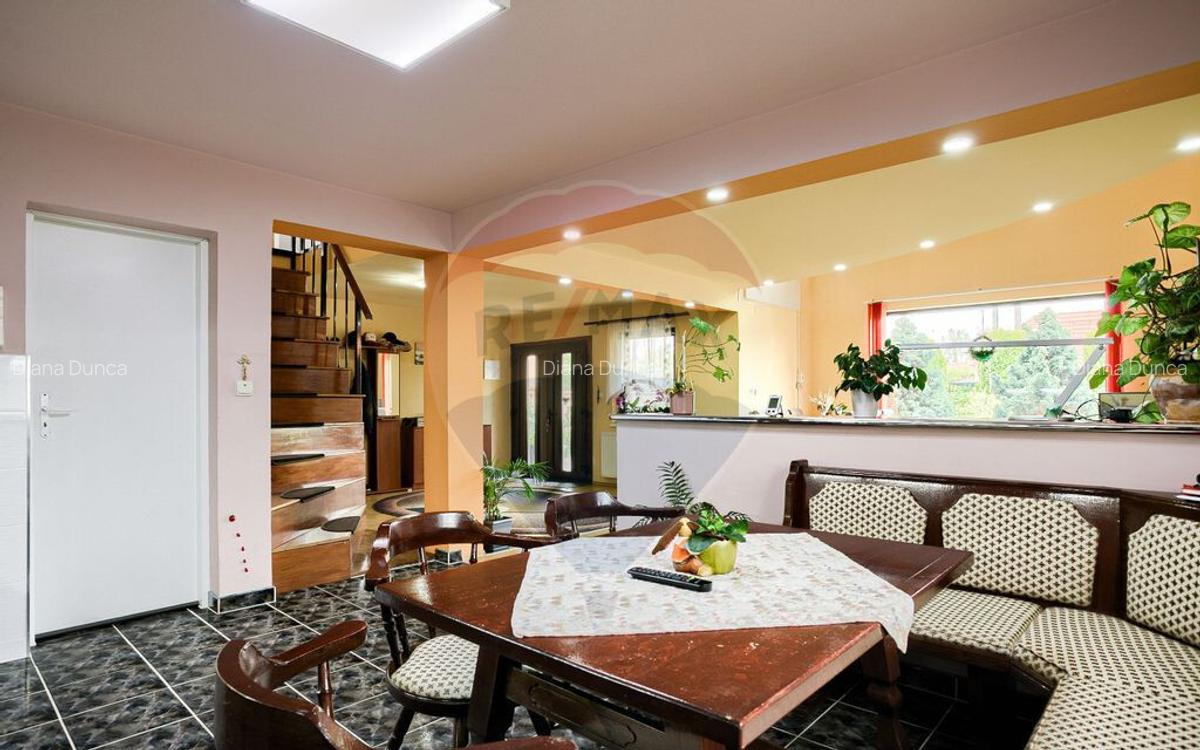 Casa primitoare de vanzare in localitatea Lipova - 13