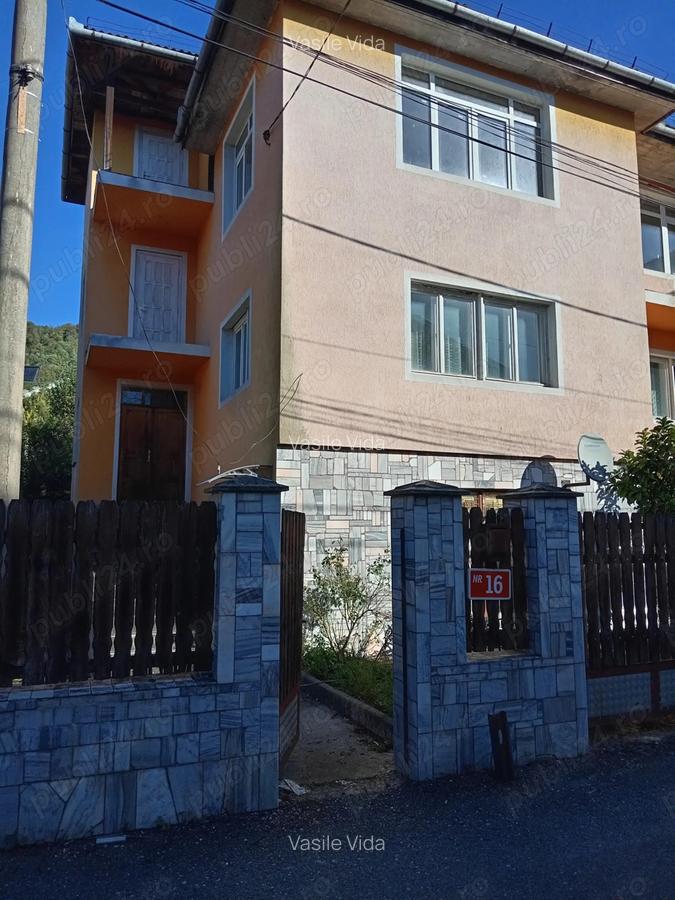Casa compusa din 2 apartamente fiecare cu o suprafa?a de 100 mp fiecare. cu o suprafa?a vanzare. - 4