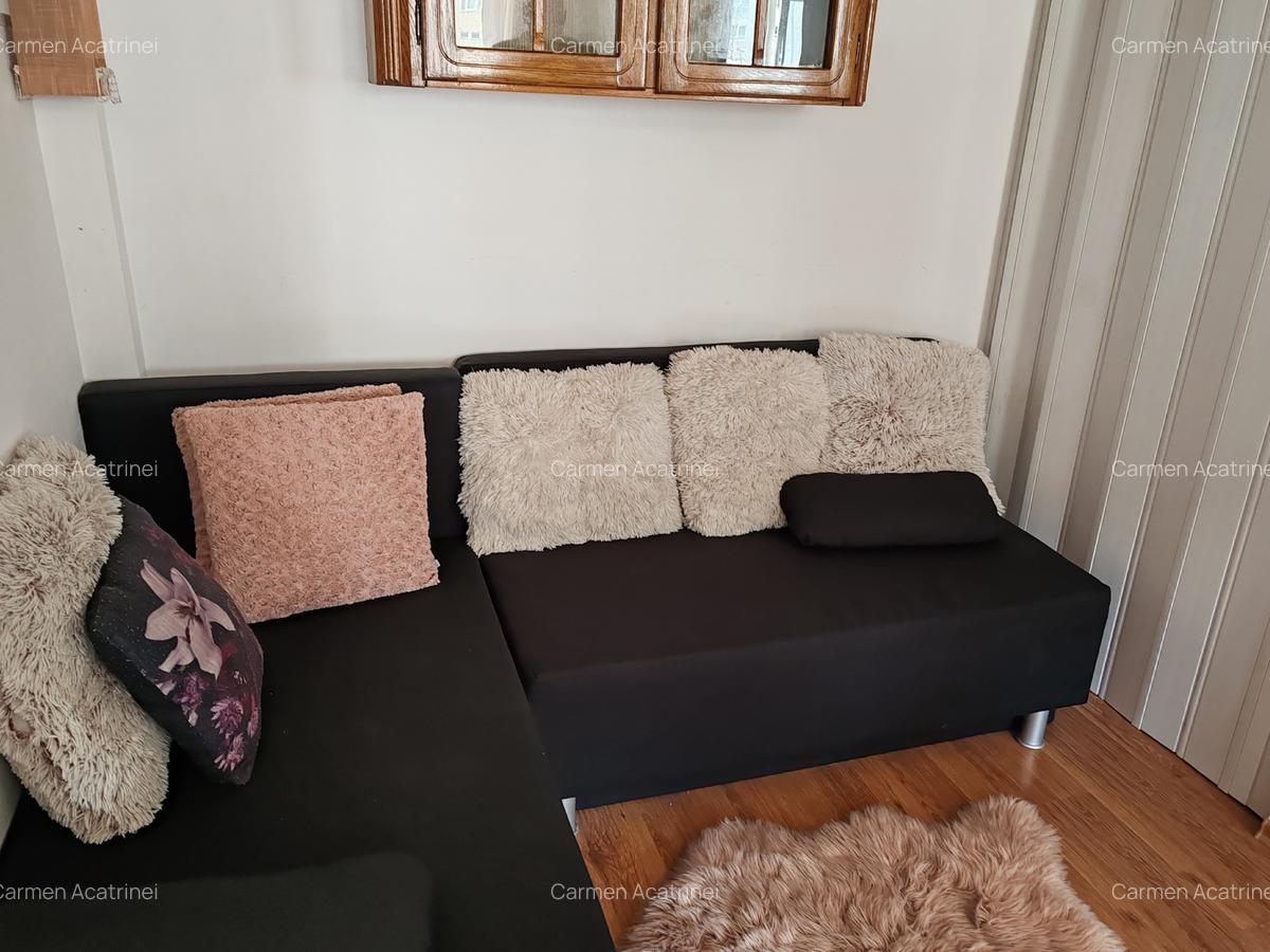 Apartament cu 3 camere decomandat în Răcădău - 2