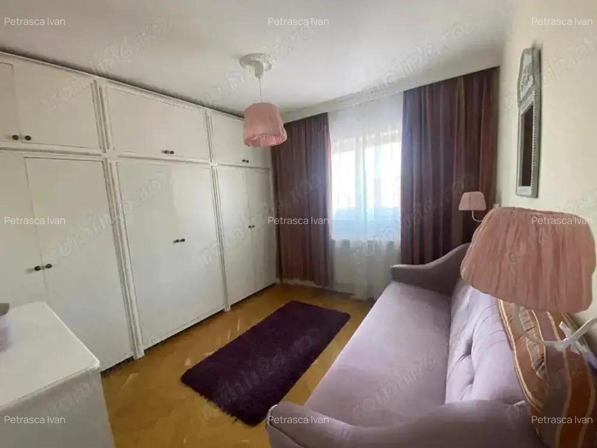 Decomandat la etaj intermediar linga Mall - 3