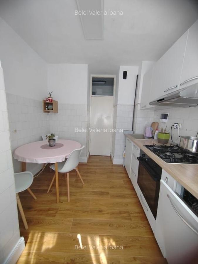 3 camere - zona Han - etaj 3/4 - decomandat - 63 mp - balcon - 1