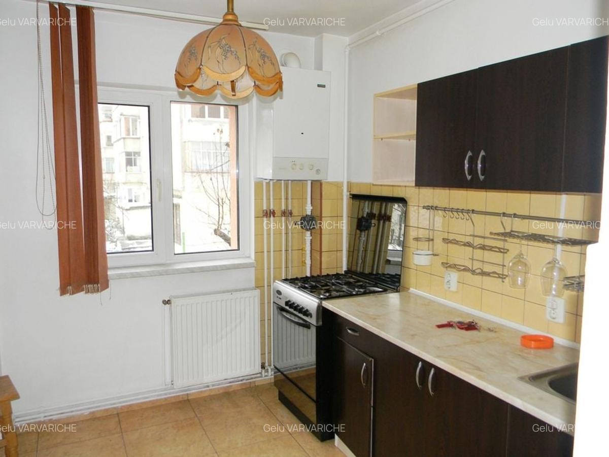 Apartament cu 3 camere, bucataria mobilata-utilata - 3