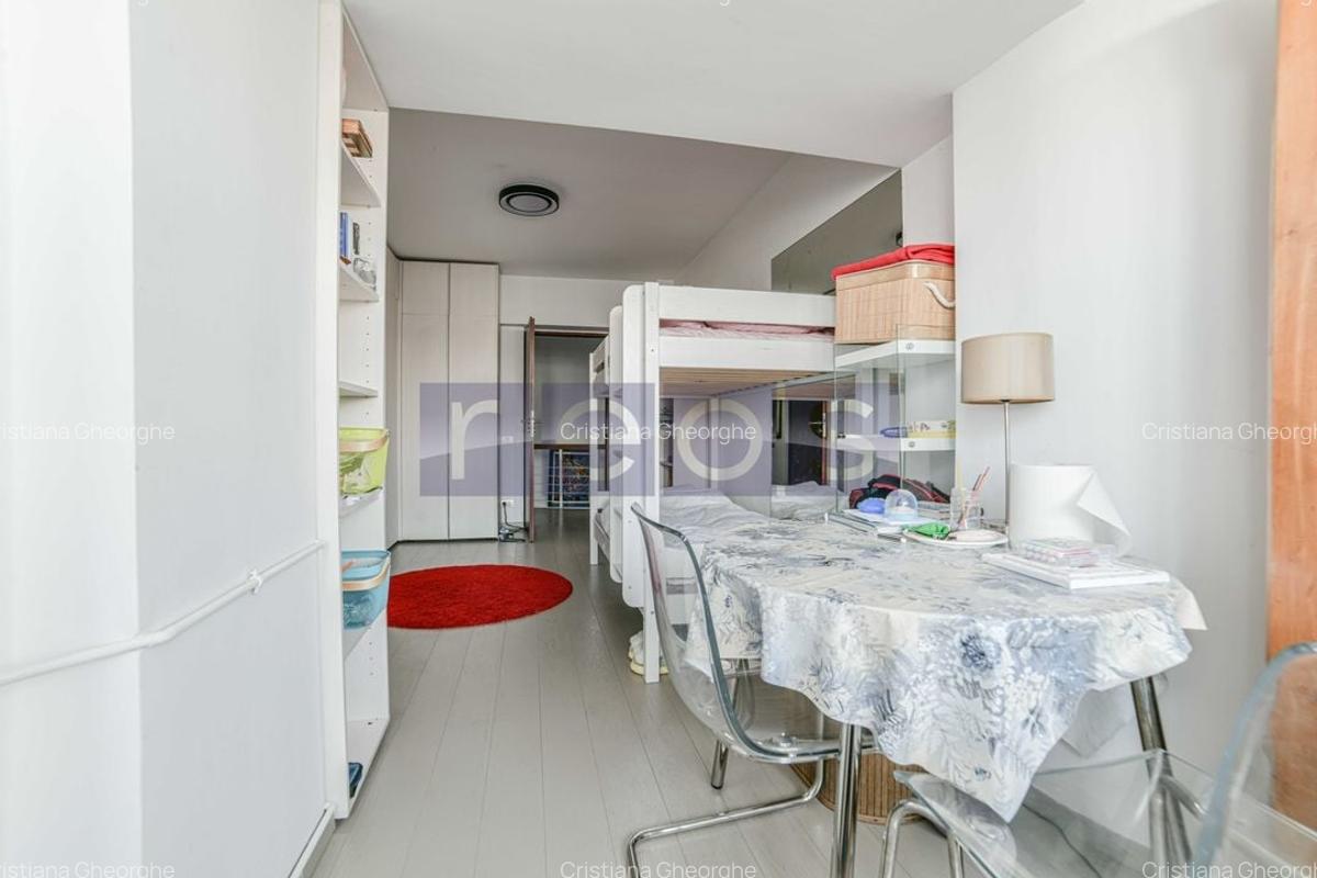 Apartament cu 5 camere decomandat, mobilat în Decebal - 10