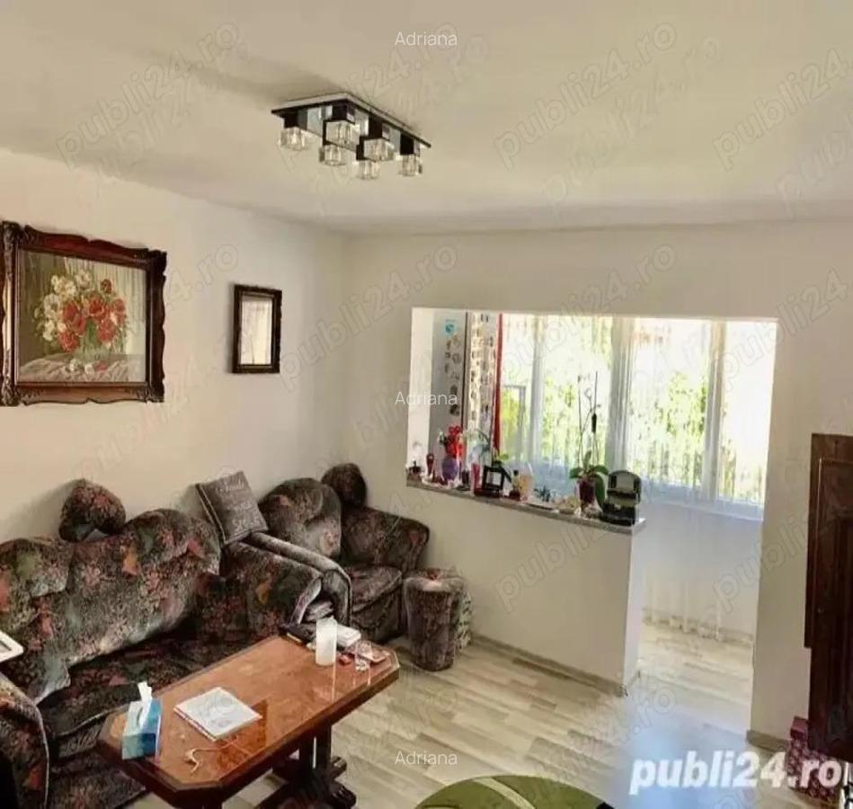 Apartament de vanzare 3 camere decomandat , situat in Zona Lunei - 7