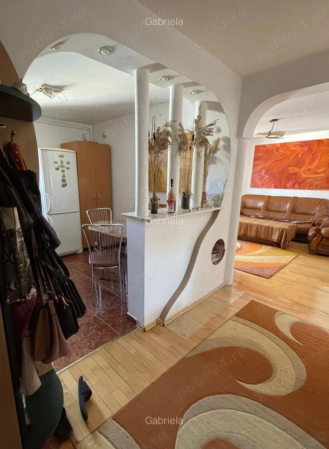 Vanzare apartament 4 camere Piata Mica Tg-Jiu - 1