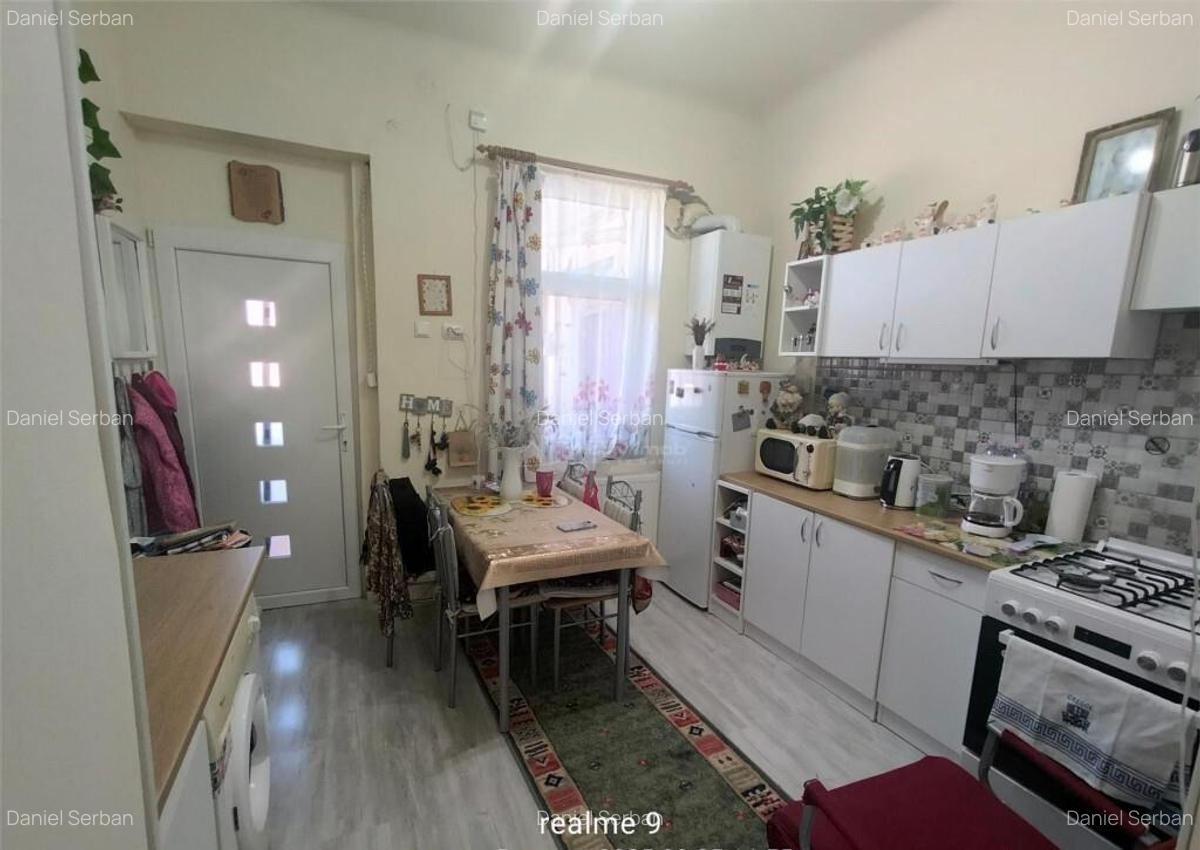 Resita Apartament la Curte Comuna - 3