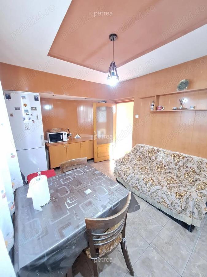 De vanzare - Casa cu 4 camere in zona Spitalului Militar - 3 De vanzare - Casa cu 4 camere in zona Spitalului Militar - 3